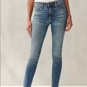 Ava Mid Rise skinny jean